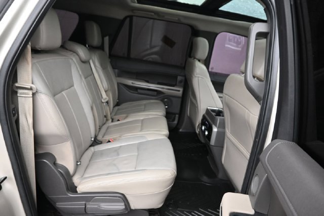 Used 2018 Ford Expedition Max XLT w/ Equipment Group 202A AWD/4WD image 6