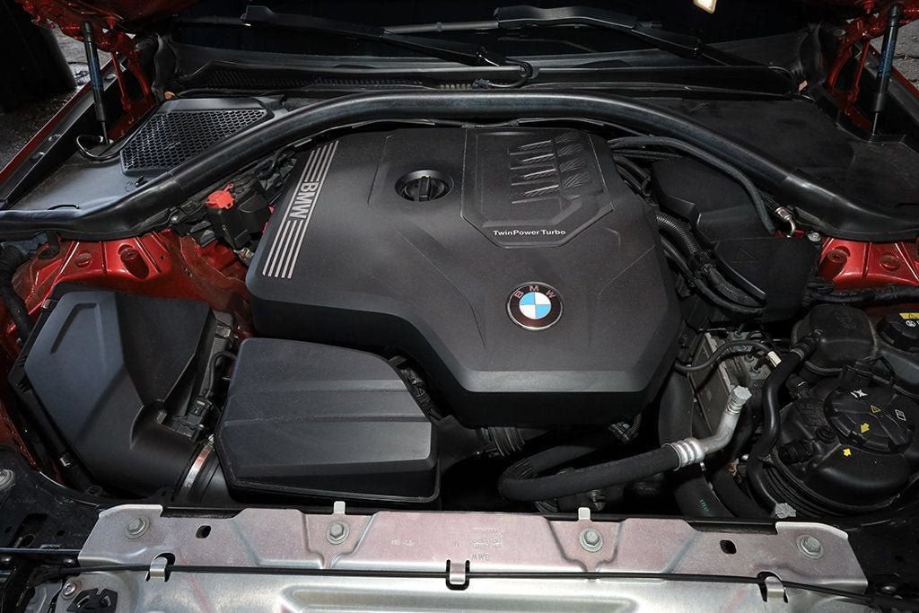 Used 2021 BMW 330i Sedan w/ M Sport Package RWD image 3