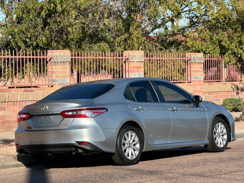 Used 2018 Toyota Camry LE image 10