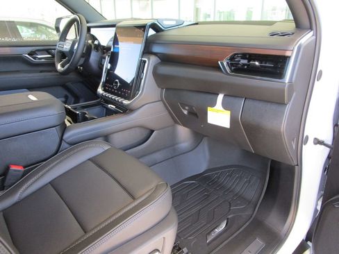 New 2026 GMC Yukon XL Denali w/ Denali Reserve Package RWD image 36