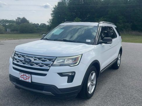 Used 2019 Ford Explorer XLT w/ Equipment Group 201A FWD image 2