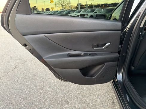 Used 2023 Hyundai Elantra SEL image 15