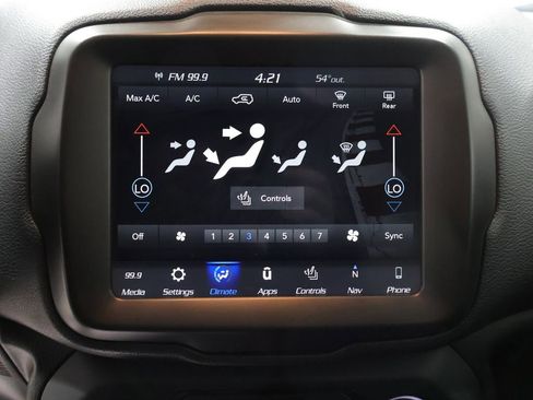Certified 2018 Jeep Renegade Latitude w/ UConnect 8.4 Nav Group AWD/4WD image 31