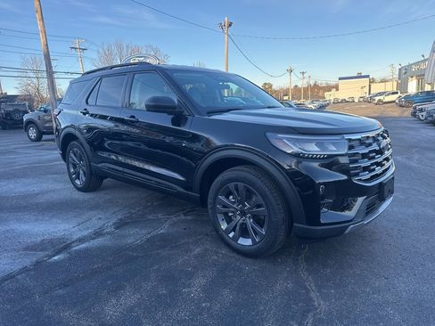 New 2026 Ford Explorer Active w/ Active Comfort Package image 3