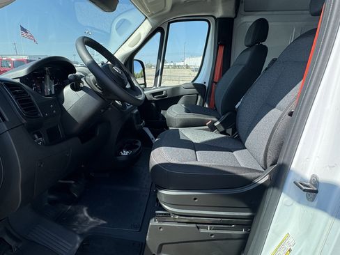 Used 2025 RAM ProMaster 2500 w/ Convenience Group image 5
