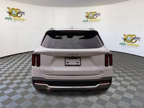 Used 2025 Kia Sorento S w/ Panoramic Sunroof Package image 9