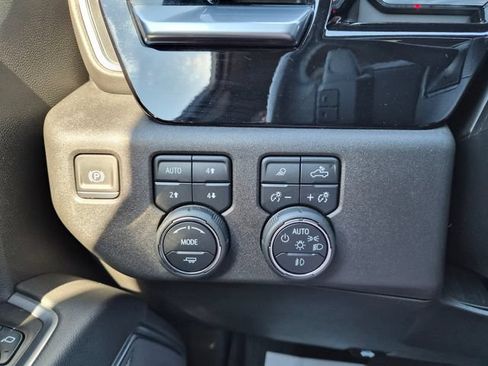 Used 2022 Chevrolet Silverado 1500 High Country w/ High Country Premium Package AWD/4WD image 18