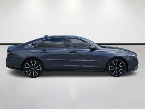 Used 2023 Honda Accord Touring image 3