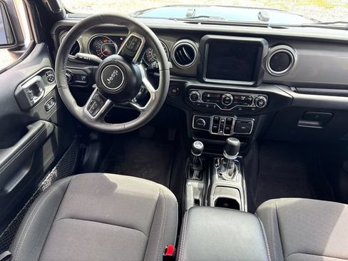 Used 2023 Jeep Wrangler Unlimited Sahara AWD/4WD image 20