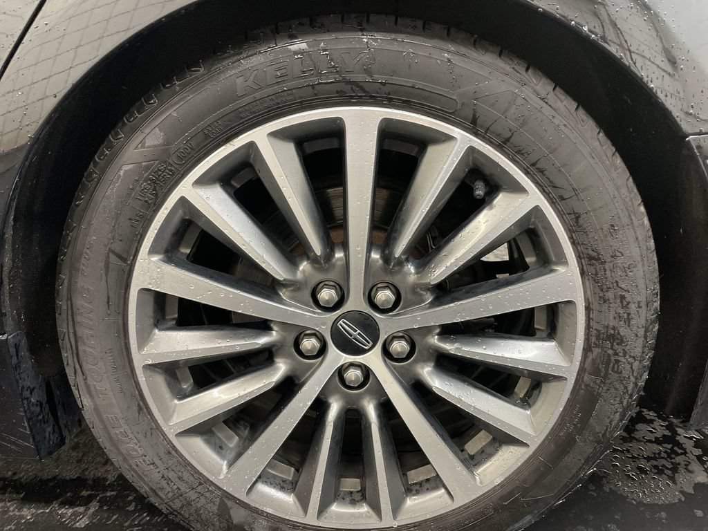 Used 2020 Lincoln MKZ FWD image 25