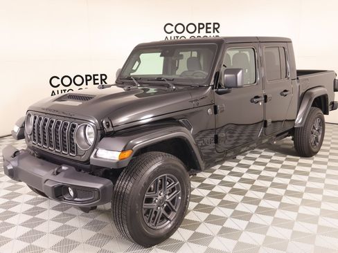 Used 2025 Jeep Gladiator Sport AWD/4WD image 10