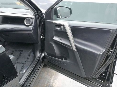 Used 2018 Toyota RAV4 XLE image 10