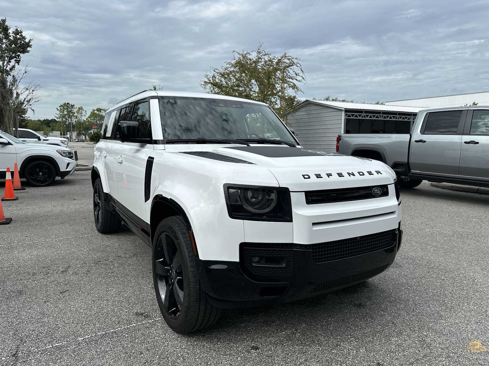 Used 2024 Land Rover Defender 130 X-Dynamic SE AWD/4WD image 8