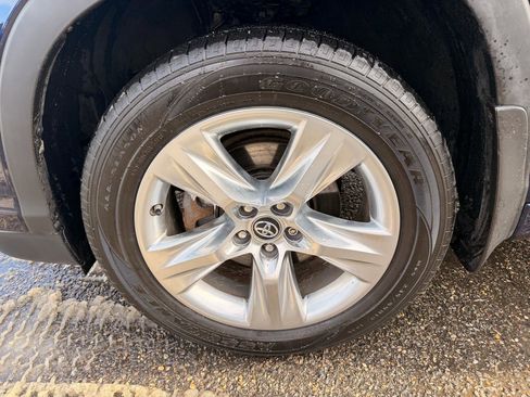 Used 2016 Toyota Highlander Limited Platinum image 17