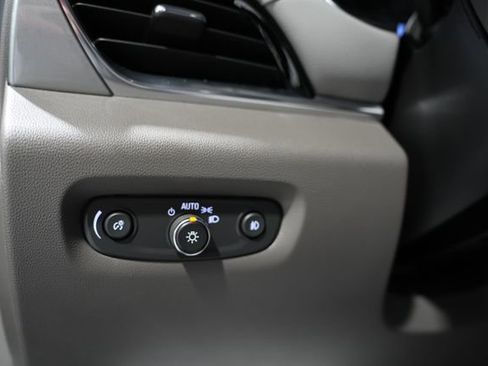 Used 2021 Chevrolet Traverse LT w/ LT Premium Package image 14