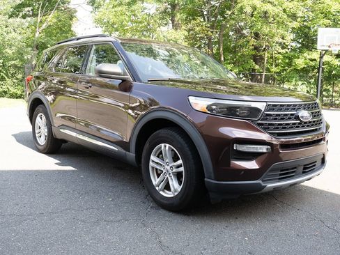 Used 2020 Ford Explorer XLT w/ Equipment Group 202A AWD/4WD image 5
