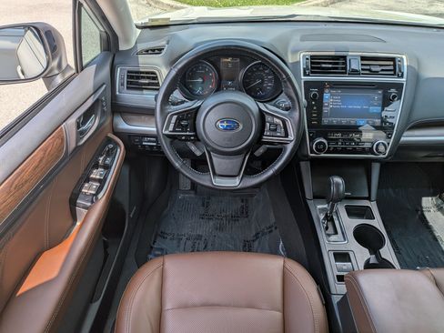 Used 2018 Subaru Outback 2.5i Touring AWD/4WD image 17