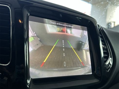 Used 2020 Jeep Compass Limited image 27