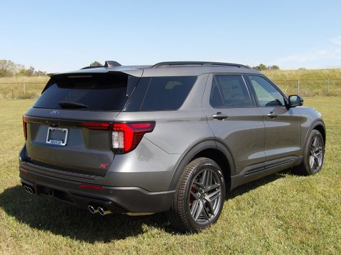 New 2025 Ford Explorer ST image 29