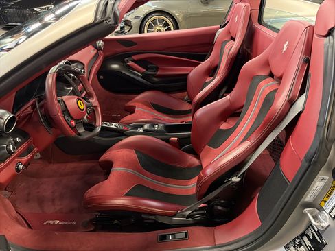 Used 2021 Ferrari F8 Tributo image 25