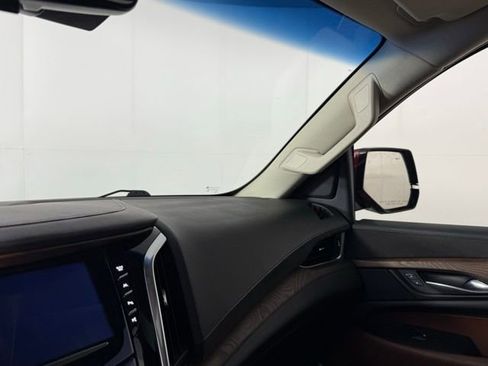 Used 2018 Cadillac Escalade ESV Premium Luxury image 15
