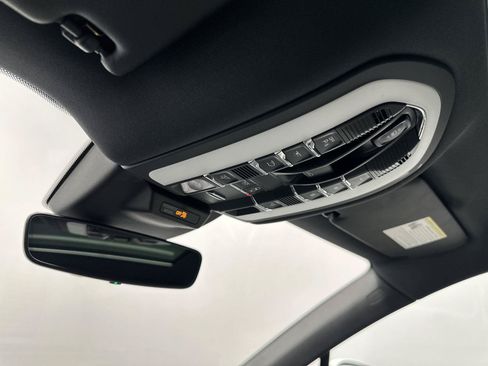 Certified 2023 Porsche Macan AWD/4WD image 32