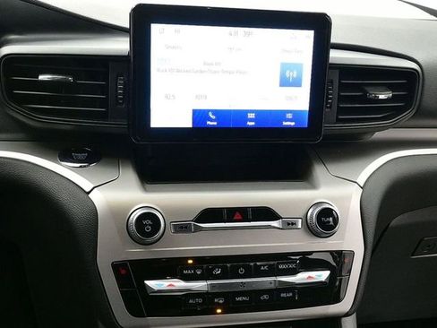 Used 2022 Ford Explorer XLT image 15