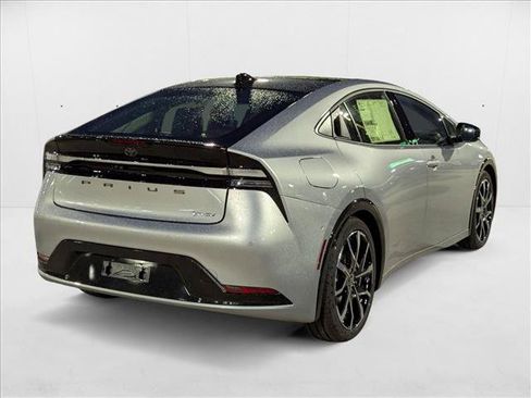 New 2026 Toyota Prius Plug-In Hybrid FWD image 2