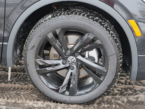 Certified 2023 Volkswagen Tiguan SE R-Line image 15