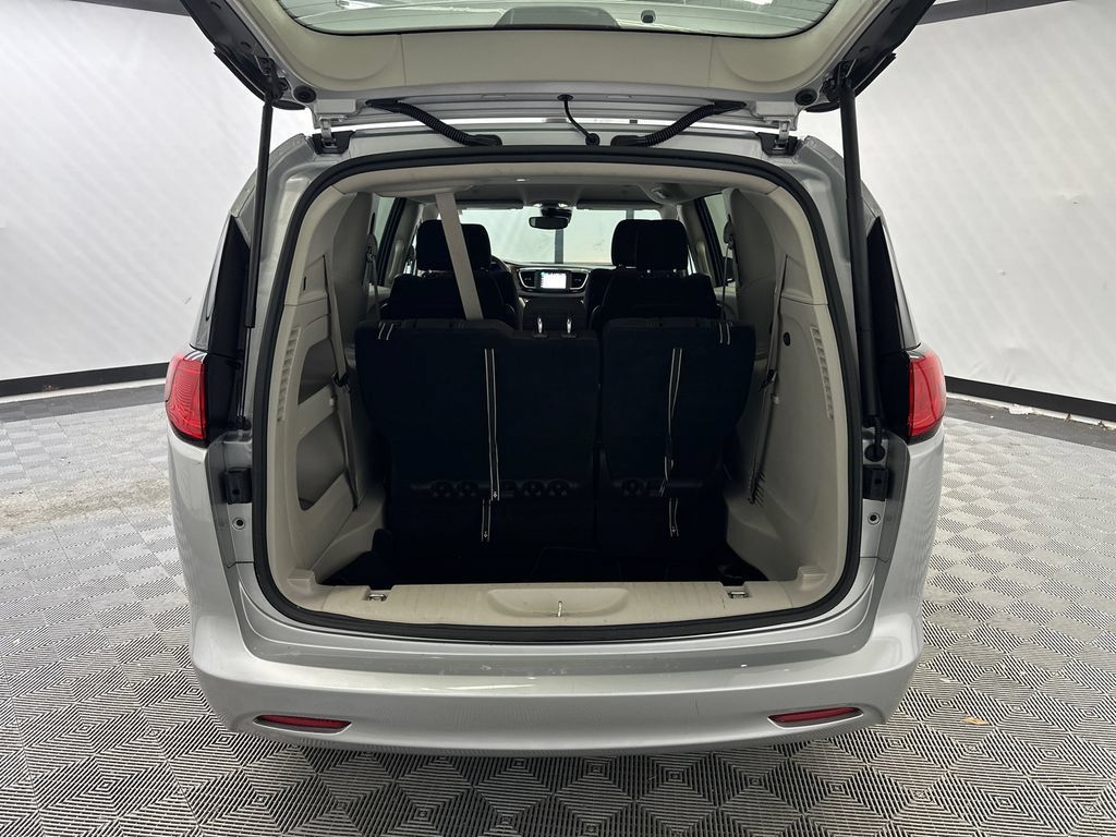 Used 2023 Chrysler Voyager LX FWD image 20