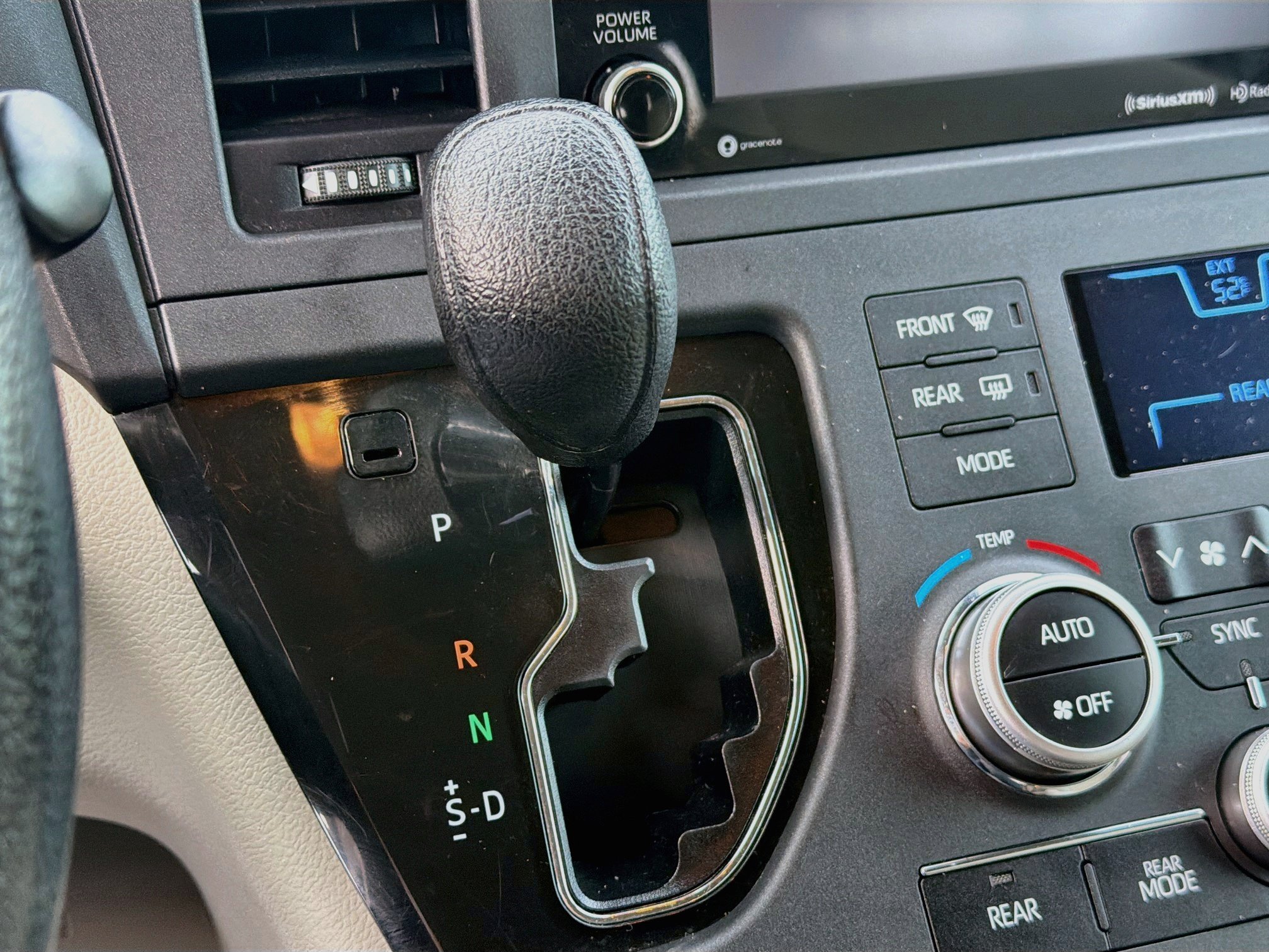 Used 2018 Toyota Sienna LE AWD/4WD image 24
