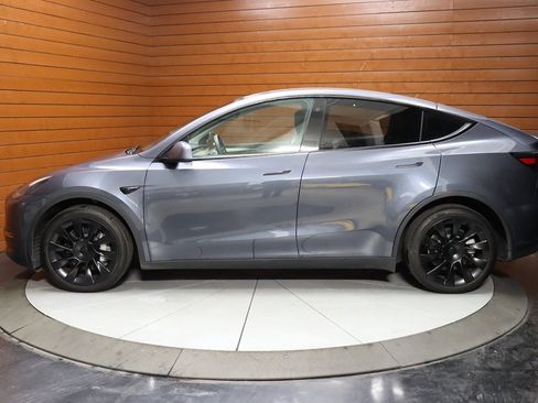 Used 2023 Tesla Model Y Long Range image 37