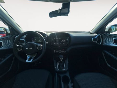 Used 2025 Kia Soul LX FWD image 13