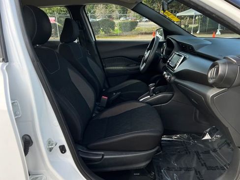 Used 2018 Nissan Kicks S w/ Exterior Package image 10