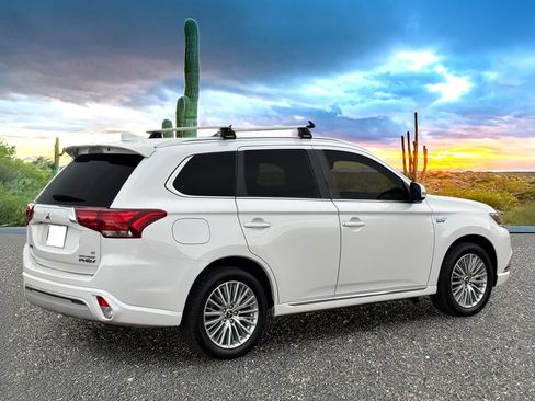Used 2019 Mitsubishi Outlander 4WD Plug-In Hybrid image 5