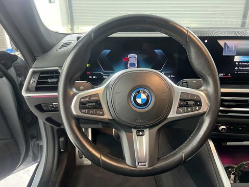 Used 2023 BMW i4 eDrive40 w/ M Sport Package RWD image 17