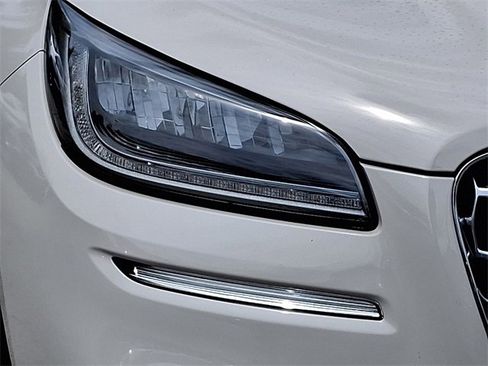 Used 2022 Lincoln Corsair AWD w/ Premium Package image 9