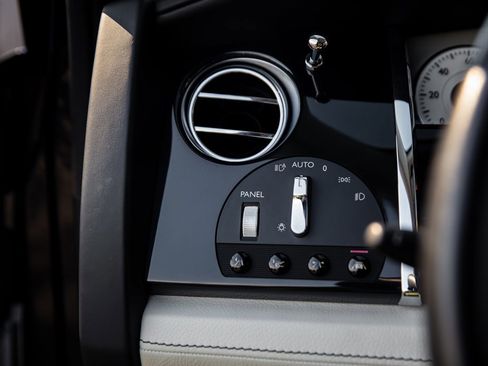 Used 2014 Rolls-Royce Ghost image 22