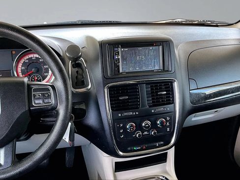 Used 2014 Dodge Grand Caravan SXT FWD image 9