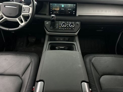 Used 2024 Land Rover Defender 110 X-Dynamic SE image 4