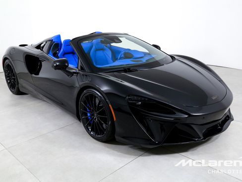 Used 2025 McLaren Artura Spider image 4