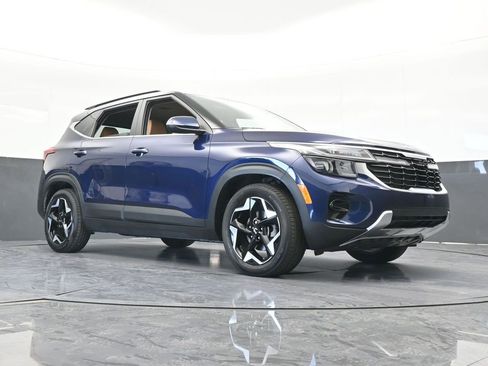 Used 2024 Kia Seltos EX image 61