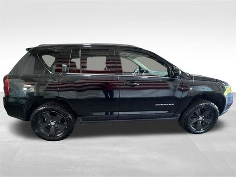 Used 2014 Jeep Compass Latitude w/ Sun/Sound Group AWD/4WD image 4