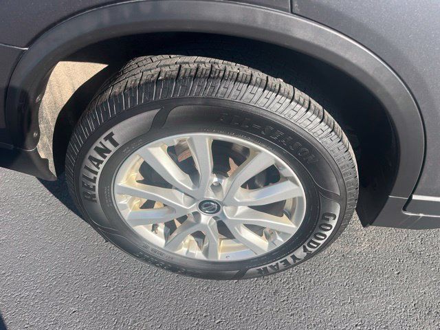 Used 2020 Nissan Rogue SV AWD/4WD image 18
