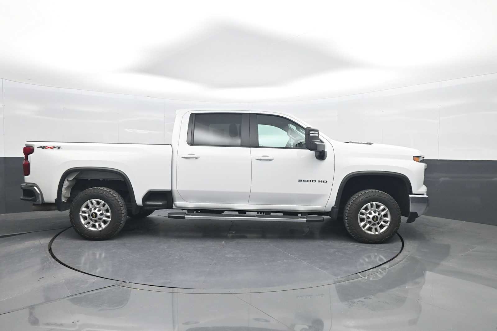 Used 2025 Chevrolet Silverado 2500 LT w/ Convenience Package AWD/4WD image 9