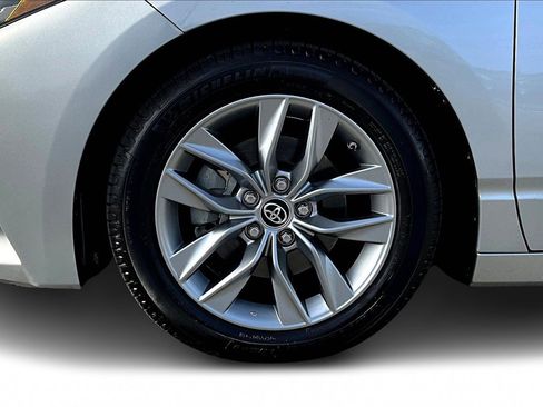 Used 2019 Toyota Avalon XLE image 31