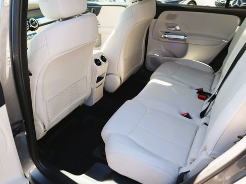 New 2026 Mercedes-Benz GLB 250 4MATIC image 9