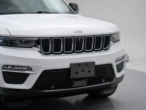 Used 2022 Jeep Grand Cherokee Limited w/ Luxury Tech Group II image 10