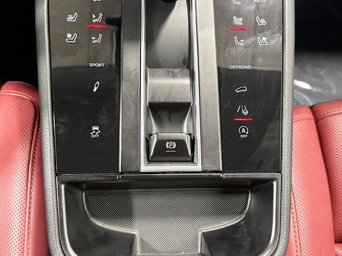 Certified 2026 Porsche Macan S AWD/4WD image 29