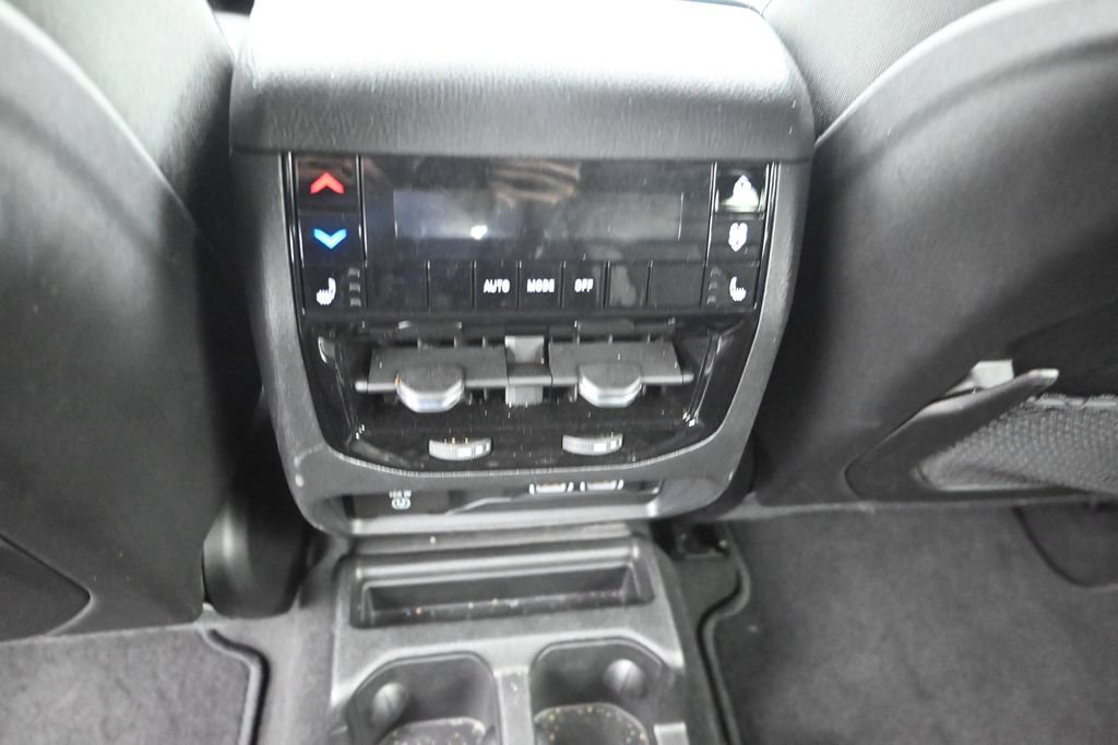 Used 2025 Jeep Grand Cherokee L Limited w/ Black Appearance Package RWD image 14